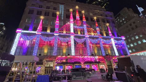 saks fifth avenue light show